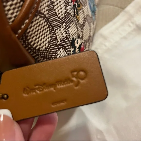Coach X Disney - Camera Bag In Signature Textile Jacquard ❤️ - Picture 8 of 16